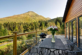 Stunning 5 star lodge with loch and mountain views
